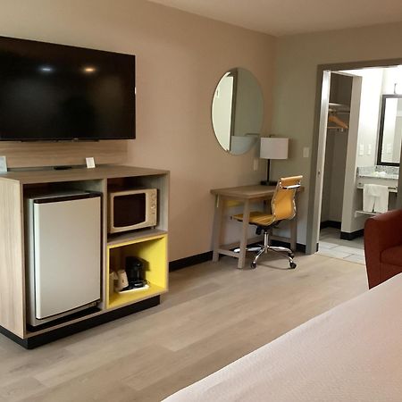 Days Inn By Wyndham Kingdom City Zewnętrze zdjęcie
