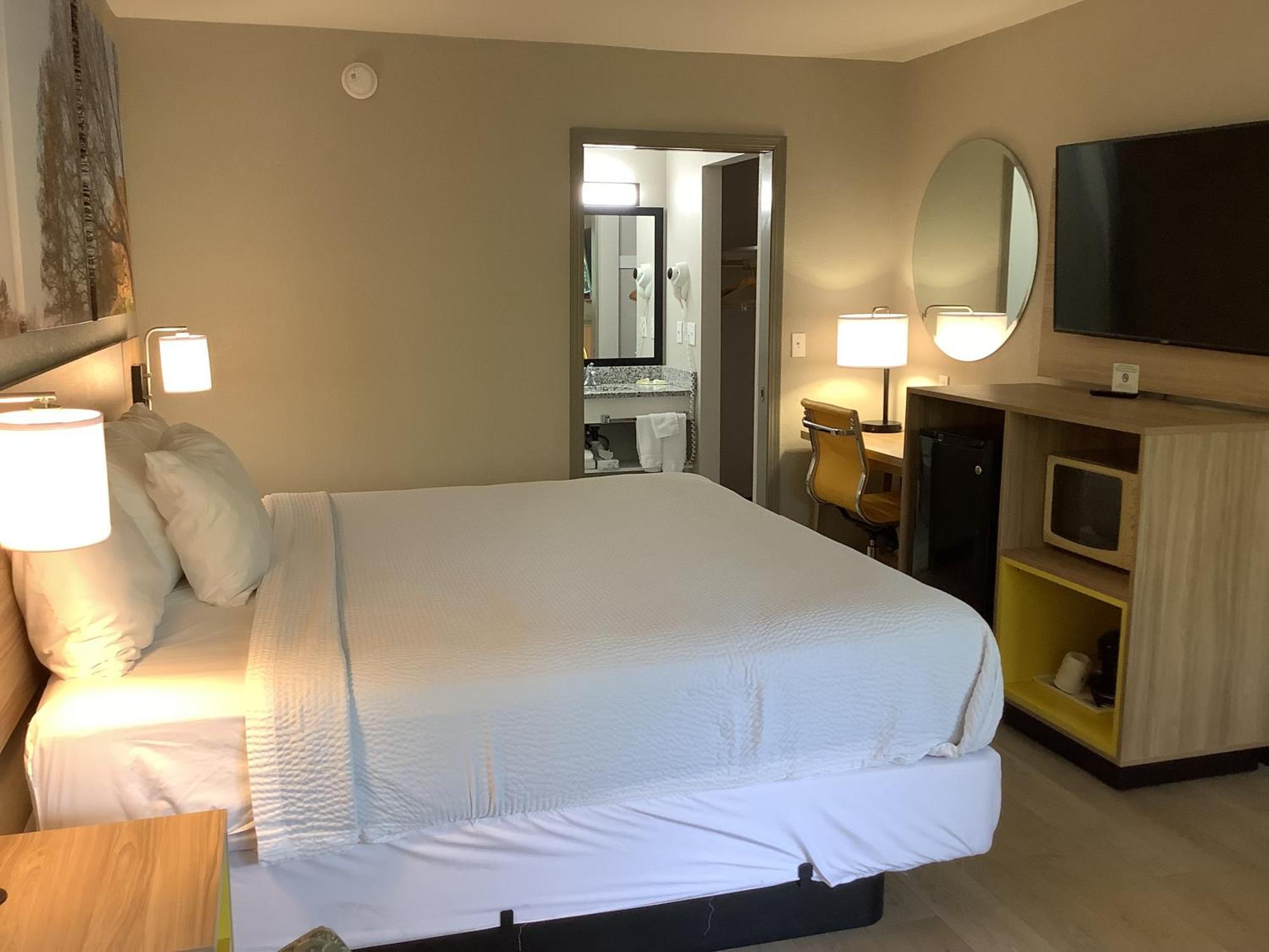 Days Inn By Wyndham Kingdom City Zewnętrze zdjęcie