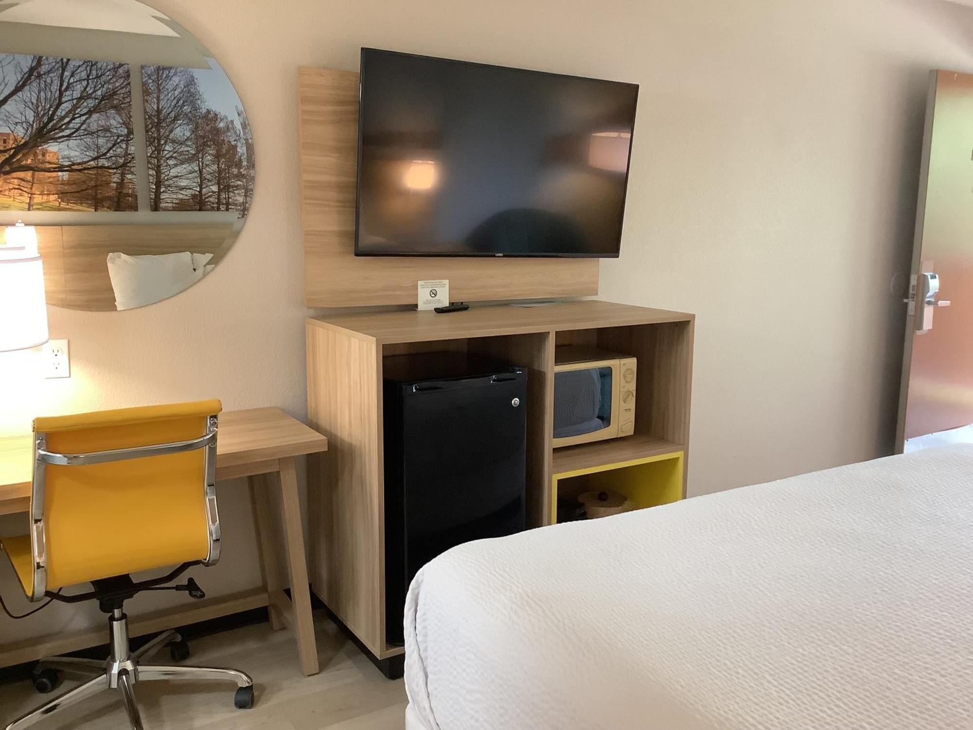 Days Inn By Wyndham Kingdom City Zewnętrze zdjęcie