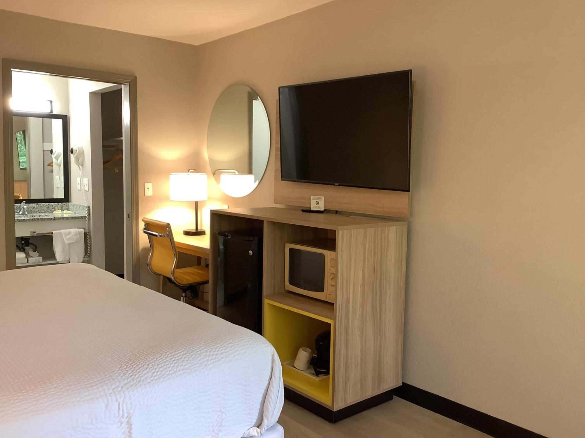 Days Inn By Wyndham Kingdom City Zewnętrze zdjęcie