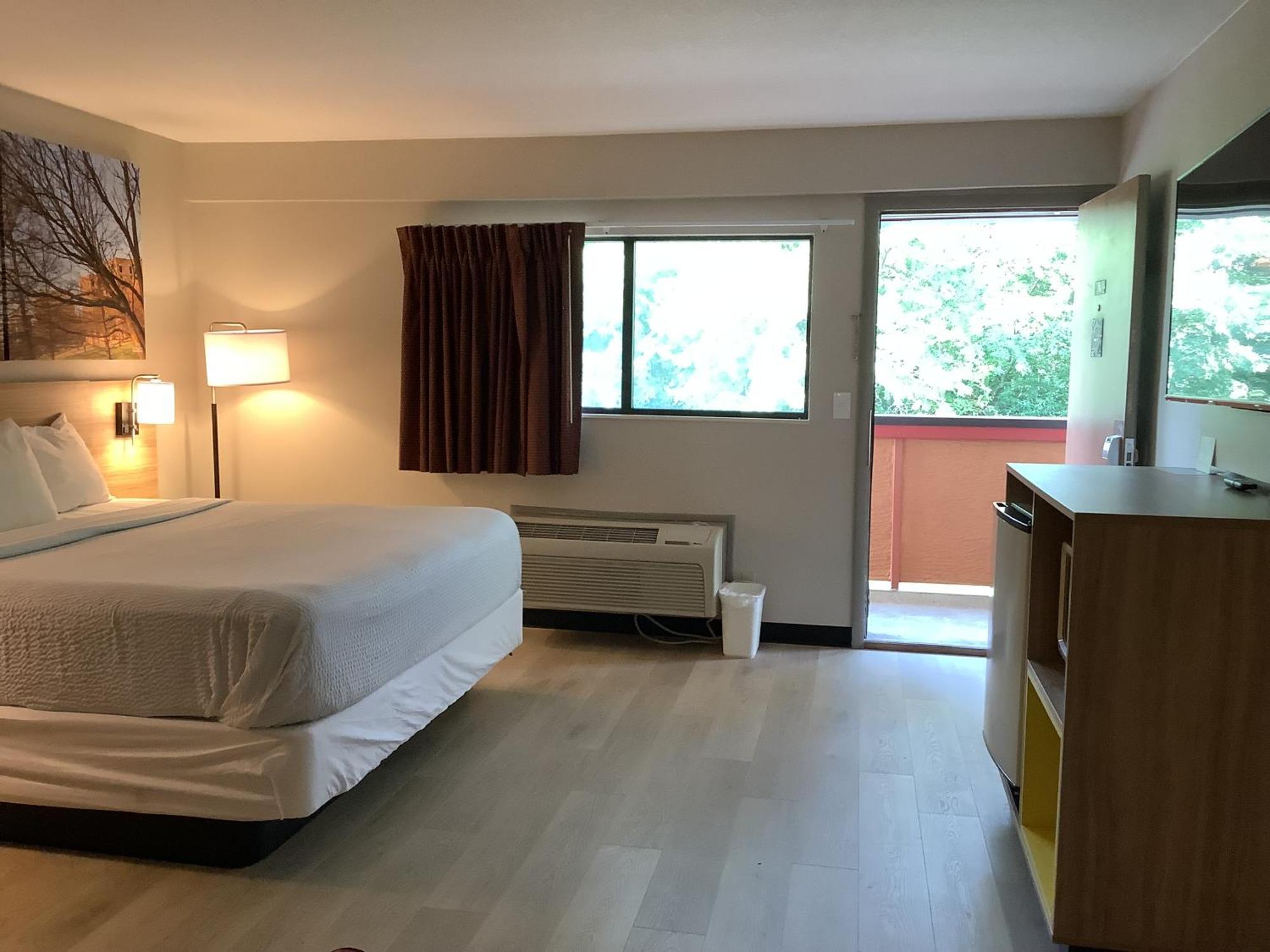 Days Inn By Wyndham Kingdom City Zewnętrze zdjęcie