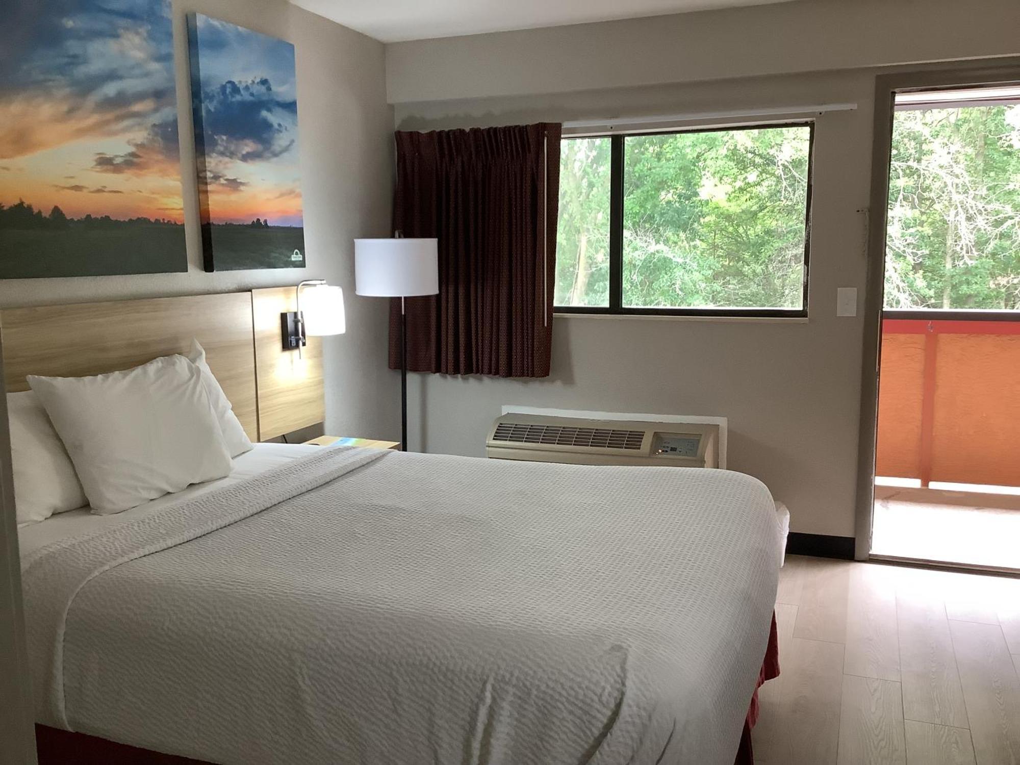 Days Inn By Wyndham Kingdom City Zewnętrze zdjęcie