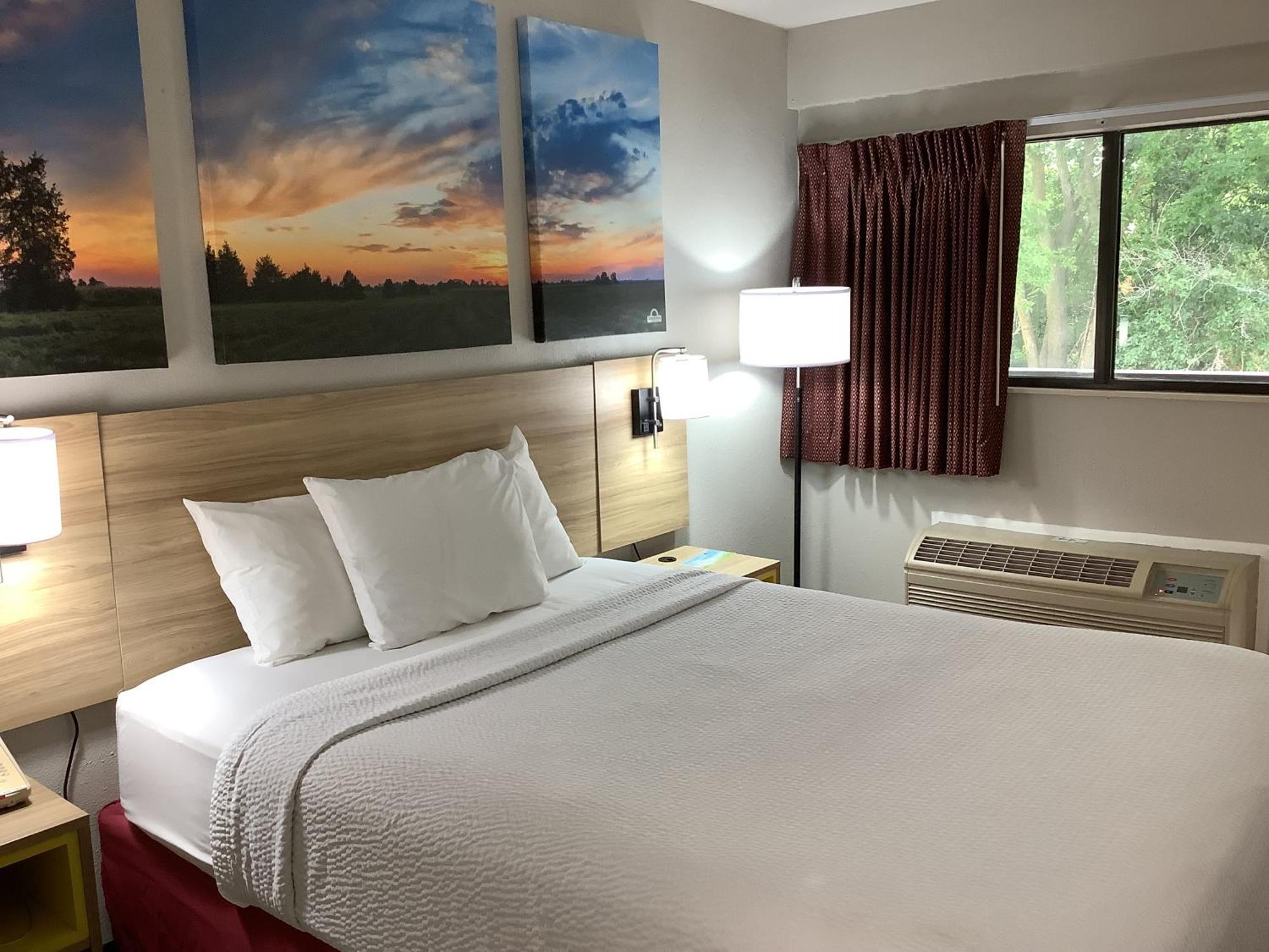 Days Inn By Wyndham Kingdom City Zewnętrze zdjęcie