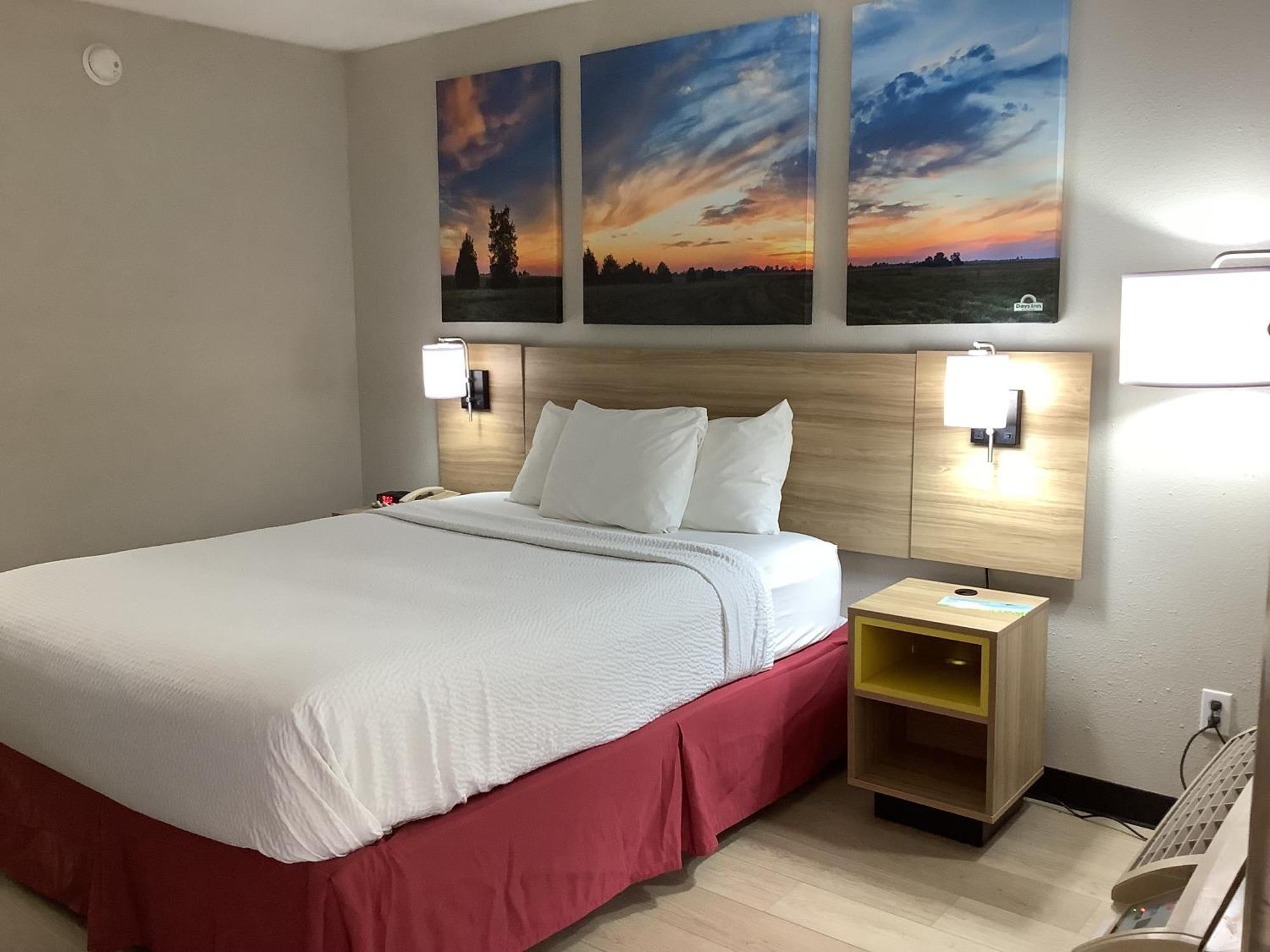 Days Inn By Wyndham Kingdom City Zewnętrze zdjęcie