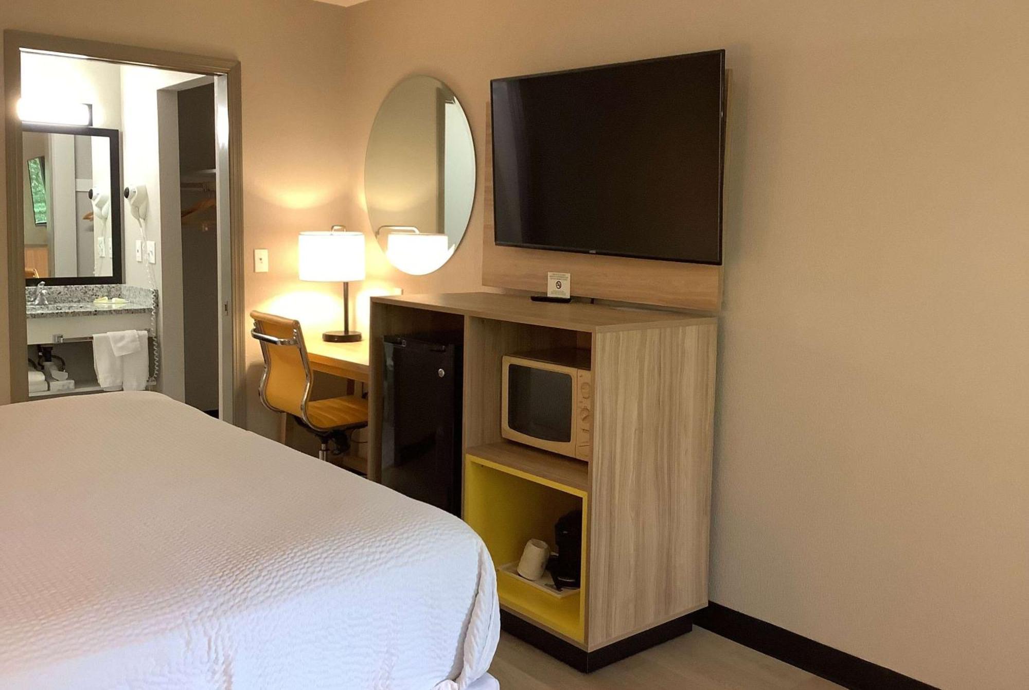 Days Inn By Wyndham Kingdom City Zewnętrze zdjęcie