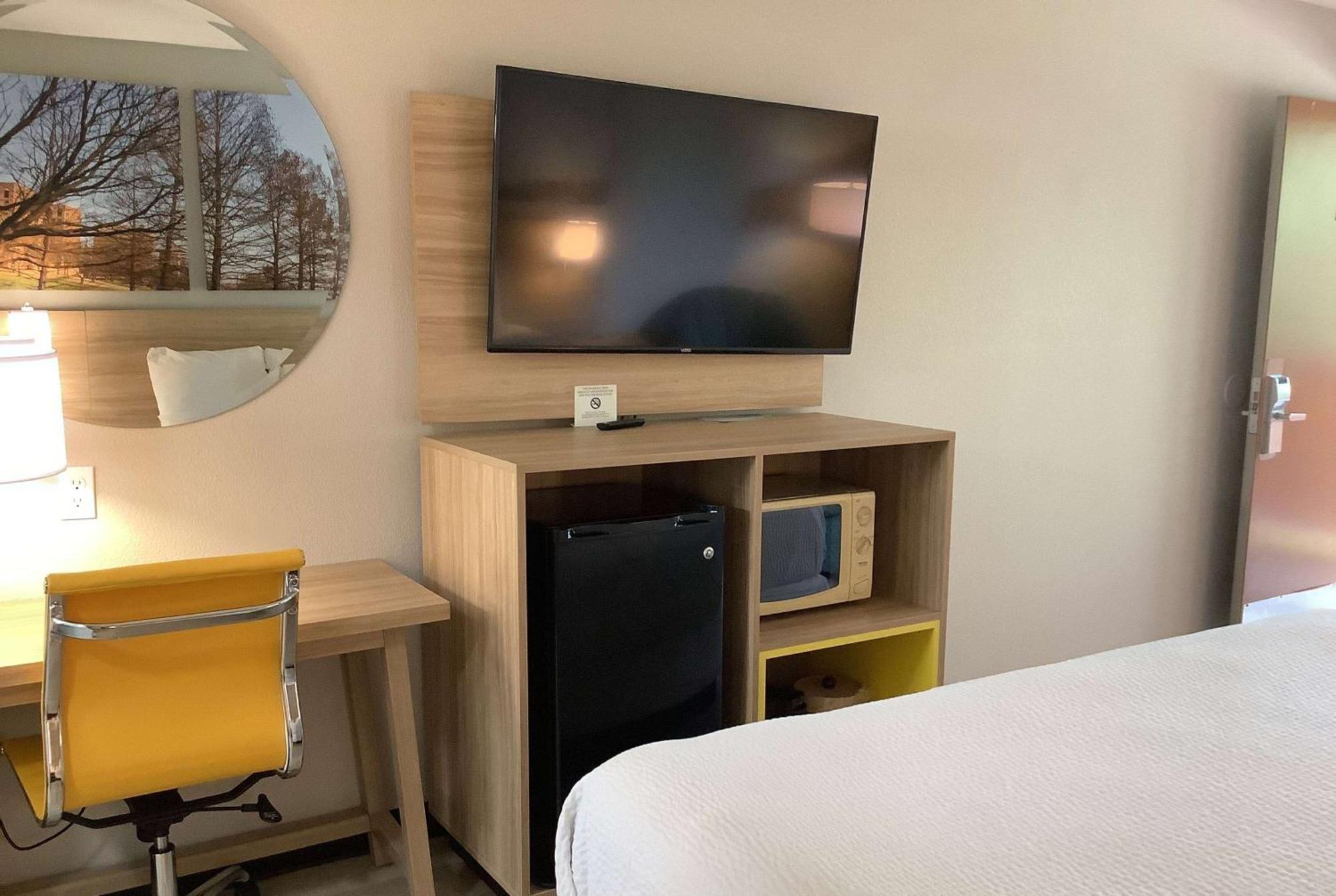 Days Inn By Wyndham Kingdom City Zewnętrze zdjęcie