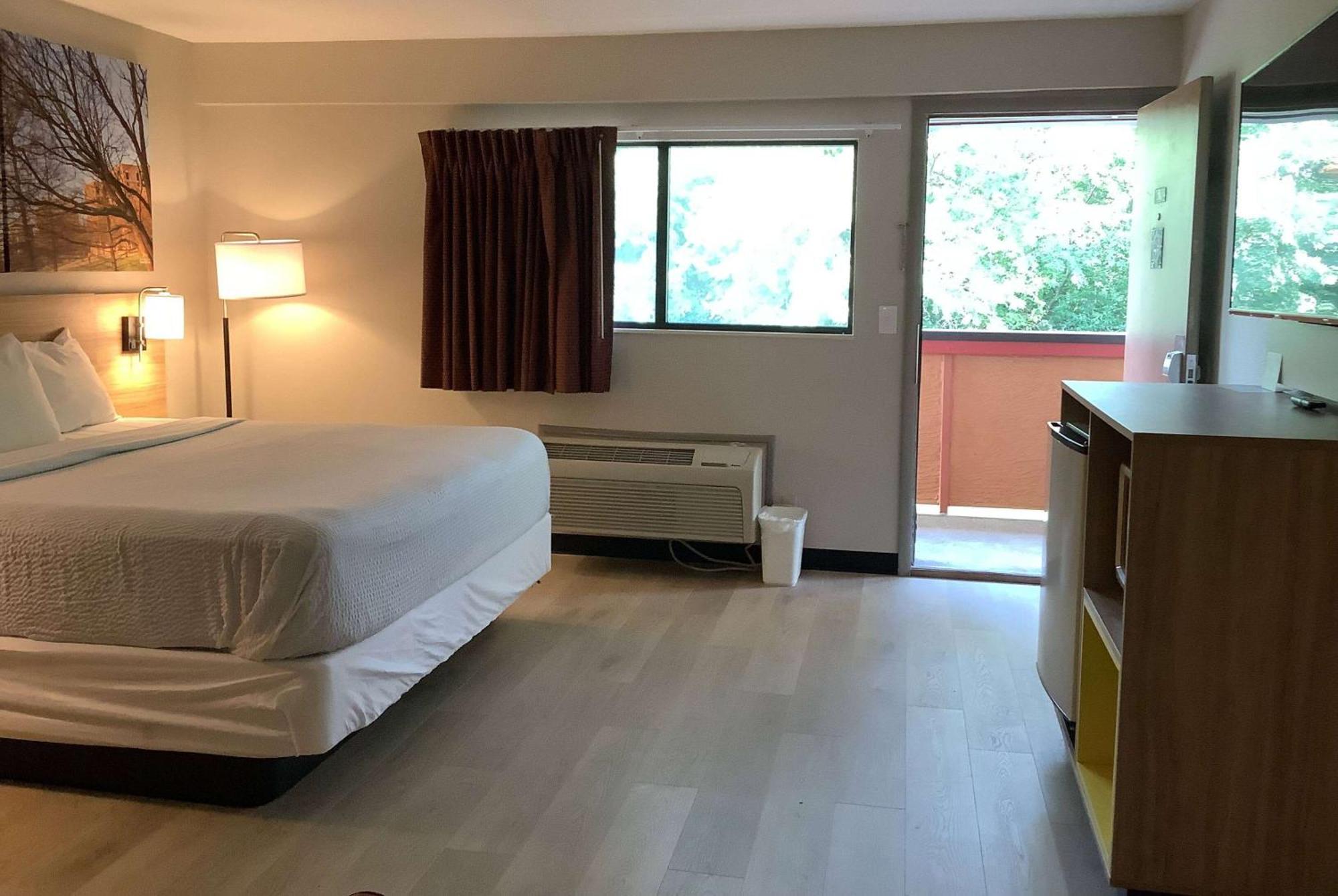 Days Inn By Wyndham Kingdom City Zewnętrze zdjęcie