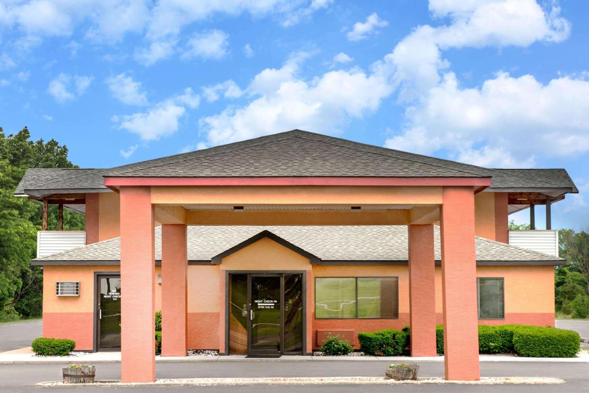 Days Inn By Wyndham Kingdom City Zewnętrze zdjęcie